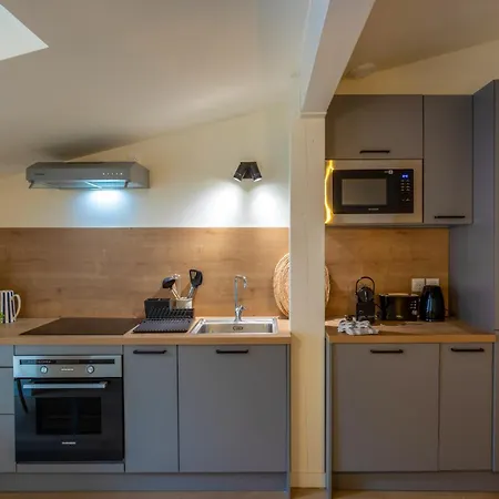 Urban Loft Apartment *